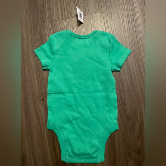 Old Navy Green Bodysuit with Rainbow Design 1st St. Patrick’s Day 3-6M -NWT - Picture 2 of 3